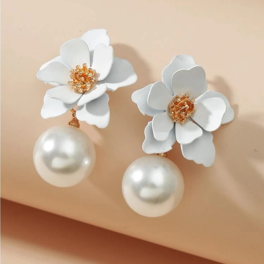 🌟2/$20🌟 Pearl Flower Drop Earrings